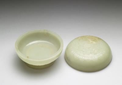 图片[2]-Jade round box with character of “shou (longevity)”, Qing dynasty, Qianlong reign (1736-1795)-China Archive